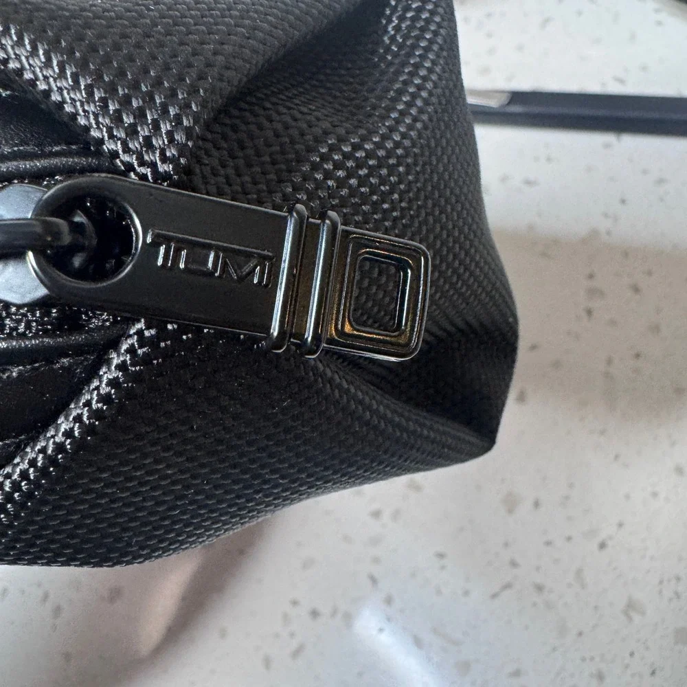 TUMI for Delta Black Ballistic Nylon Airline Amenity Kit Travel Pouch‎ Set